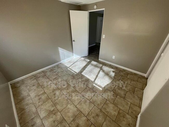 Building Photo - 410 Ridge Dr