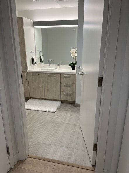 Building Photo - 188 W Saint James St