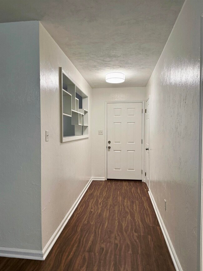 Building Photo - 4728 Pimlico Dr