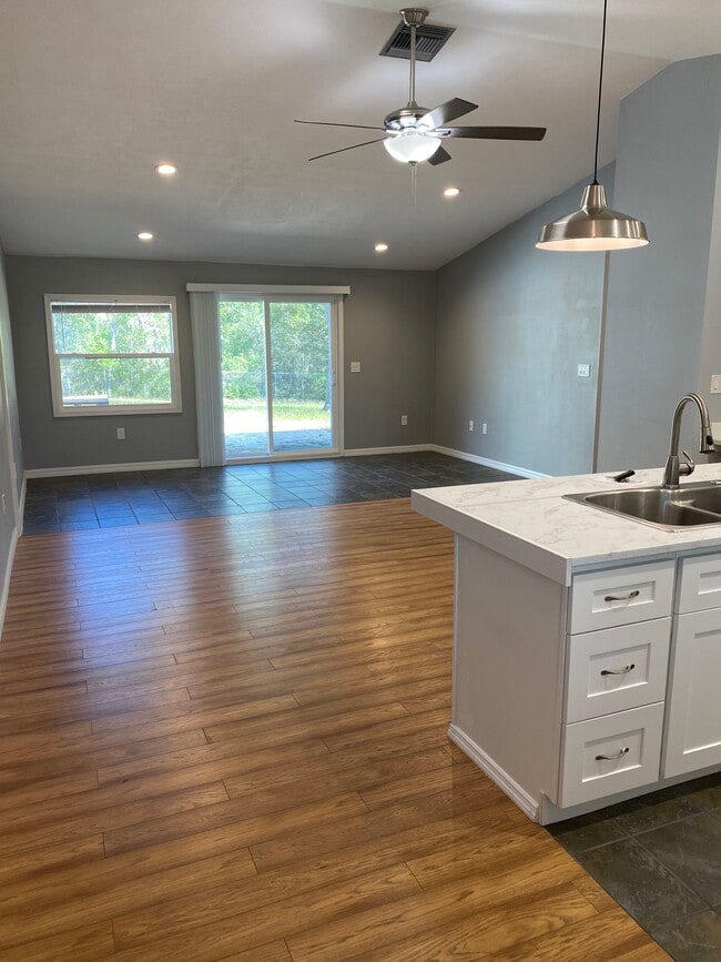 Building Photo - 3515 E Theresa Ln