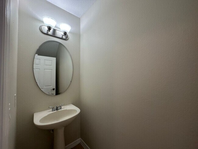 Building Photo - Three Bedroom Townhome at Cypress Lakes in Kissimmee