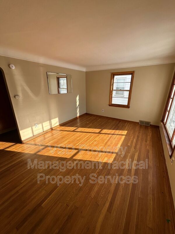 Building Photo - 10301 Granger Rd