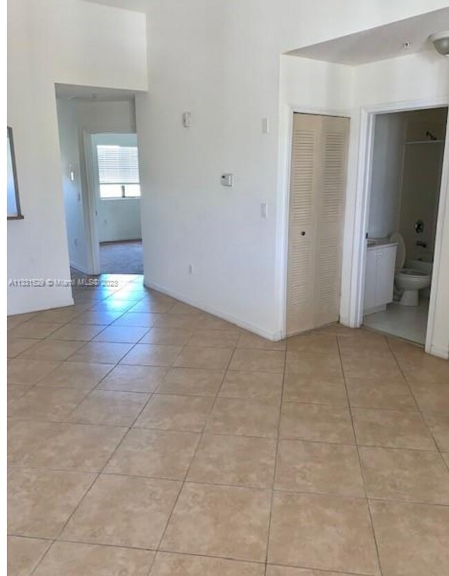 Building Photo - Beautiful 2/2 apartment