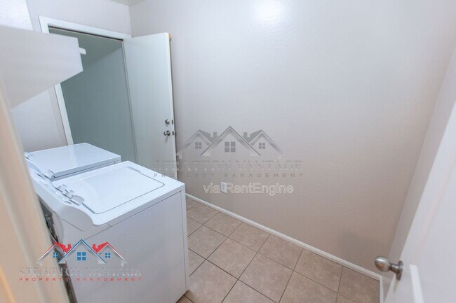 Building Photo - 2218 N 77th Dr