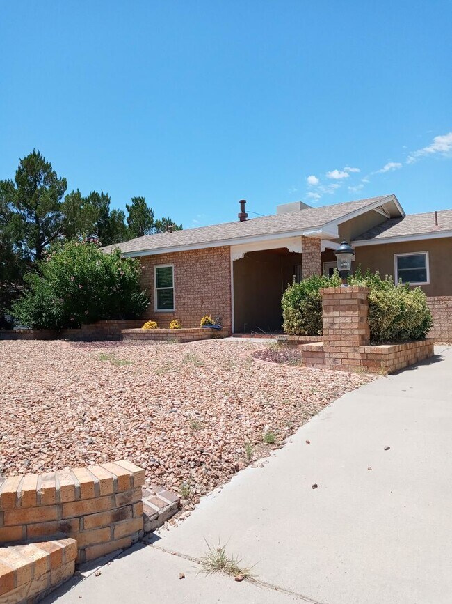 Building Photo - PRICE IMPROVEMENT!! RIO RANCHOAFFORDABLE!!