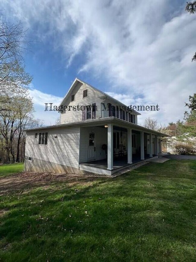 Building Photo - Beautiful Home in Blue Ridge Summit