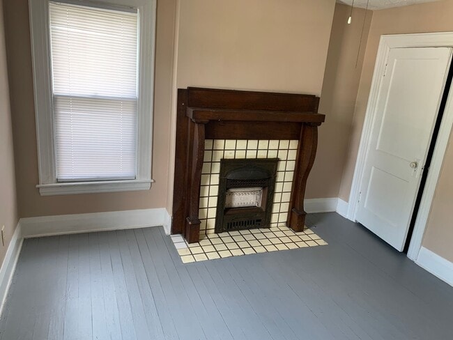 Building Photo - 1110 Laird Ave