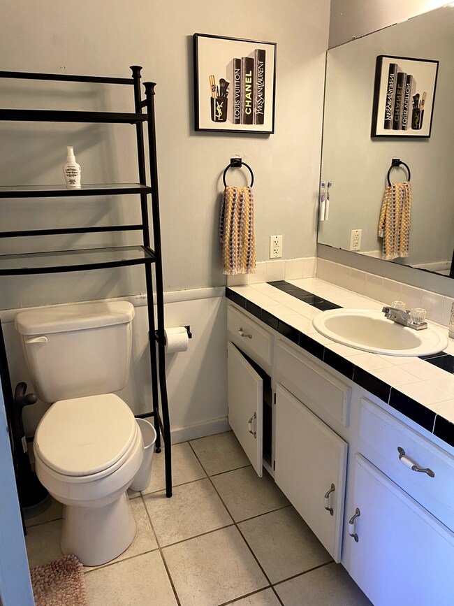 Building Photo - Available June 1!  Charming house close to downtown and La Tech!