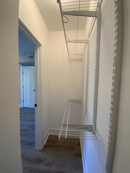 Building Photo - 1128 Maple Ave