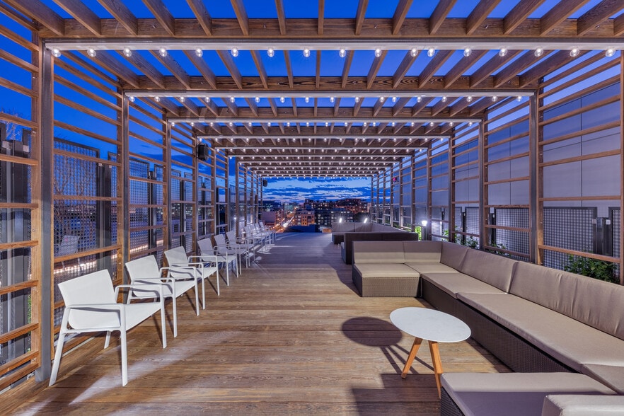 Building Photo - 600 H St NE