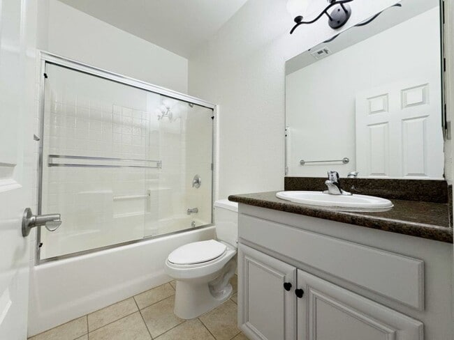 Building Photo - Stunning 2 Bed / 2.5 Bath Condo with 2-Car Garage in North Park