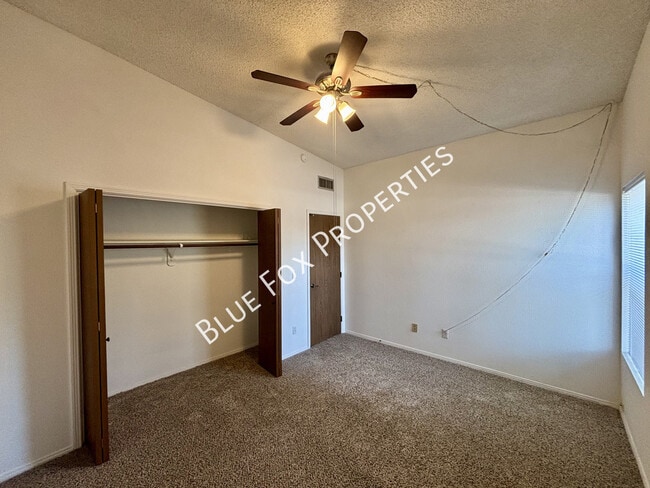 Building Photo - 7551 E La Cienega Dr