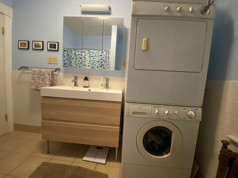 Full bathroom with double vanity, tub/shower, and laundry (2nd floor) - 41 Beacon St