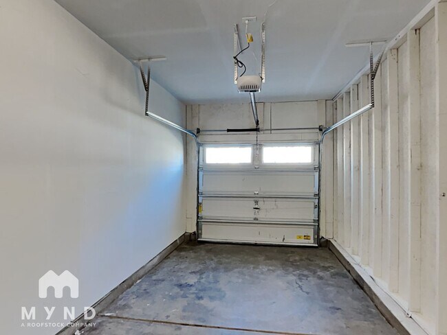 Building Photo - 918 Willow Wind Dr