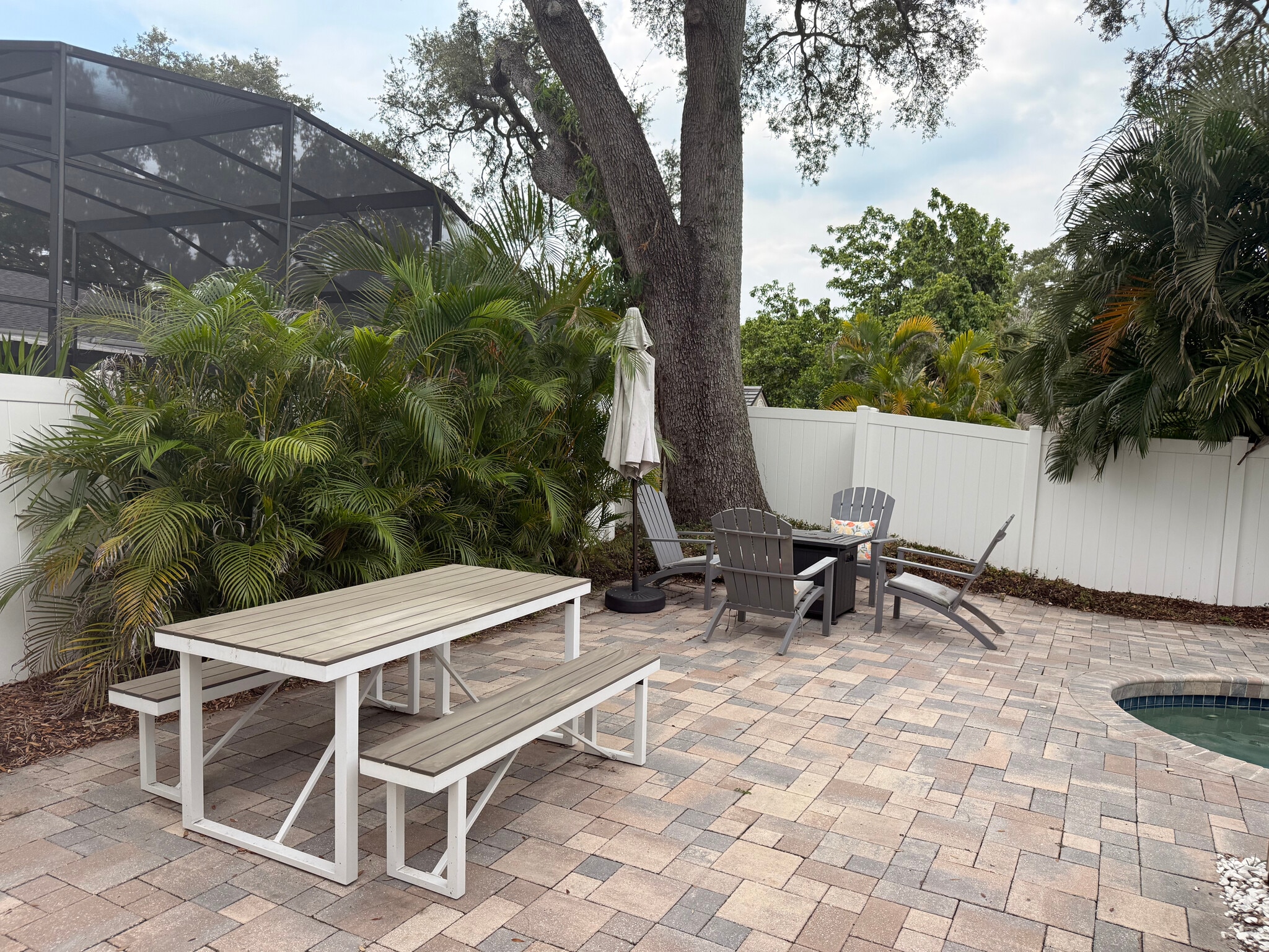 Building Photo - 4202 W Palmira Ave