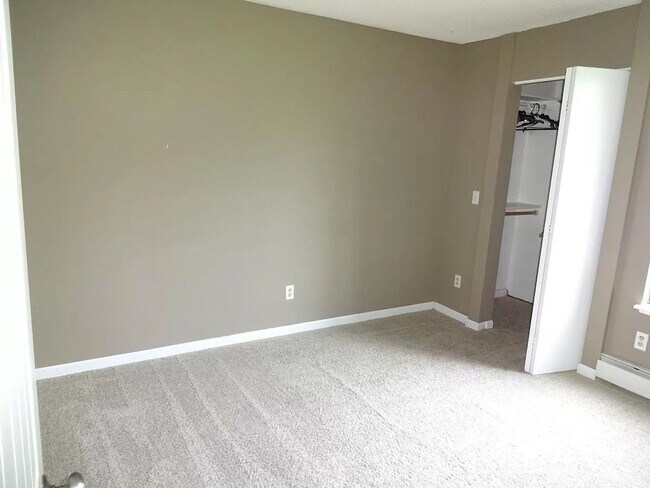 Building Photo - 4620 Reka Dr
