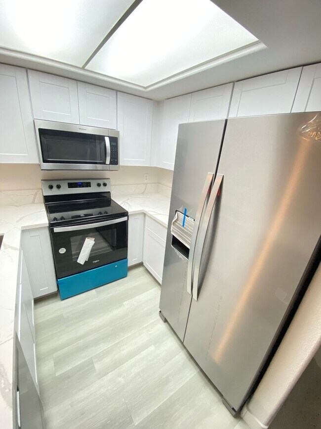 Building Photo - MOVE IN SPECIAL-Delightful 2BED/2BATH Condo tucked away in a picturesque Henderson community!