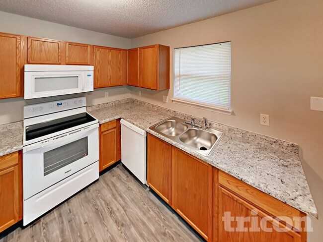 Building Photo - 1826 Blue Pine Ln