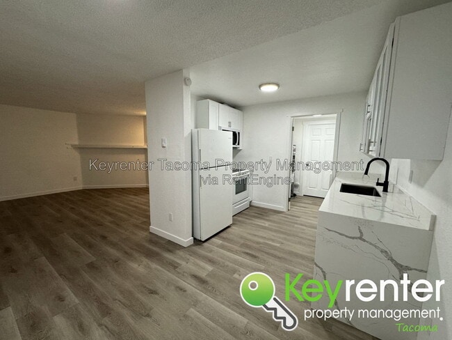 Building Photo - 15911 18th Ave Ct E