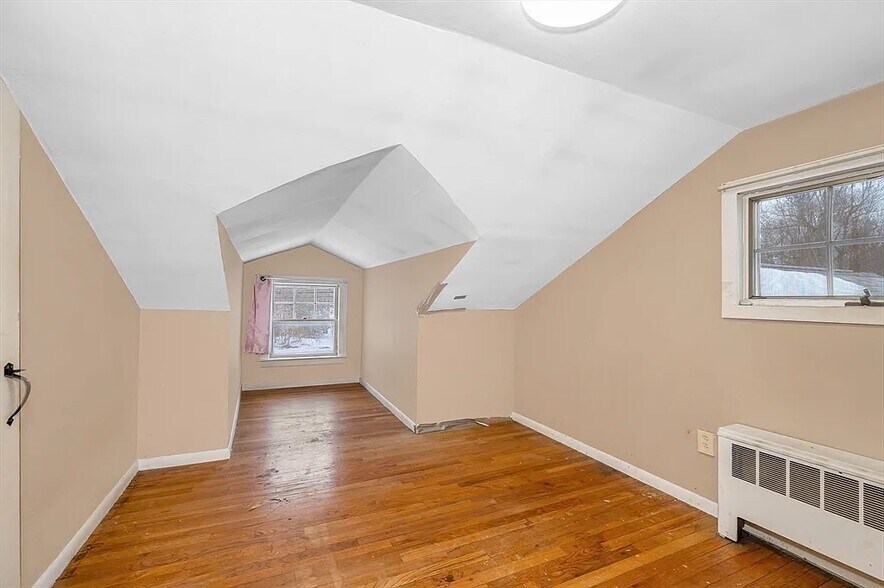 Building Photo - 126 Groton Rd