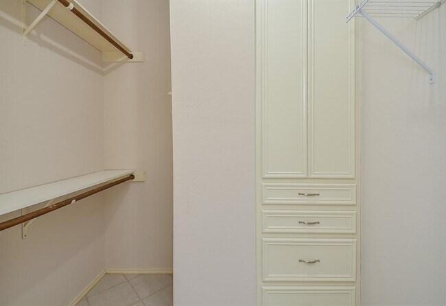 Building Photo - 306 Wilcrest Dr
