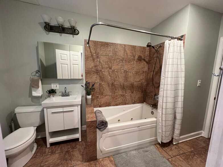 Master Bath - 3526 N Reta Ave