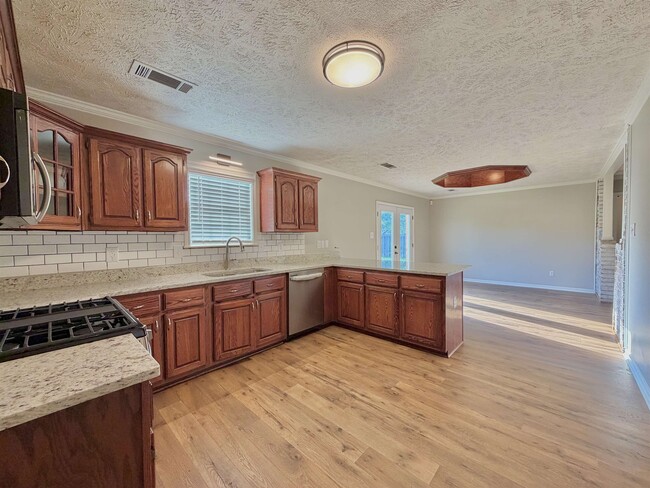Building Photo - 271 Meadowland Dr