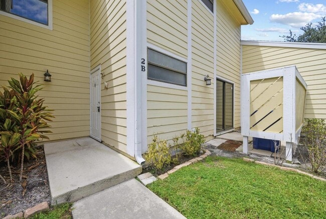 Building Photo - 402 Lakewood Ct