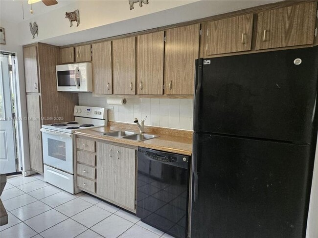 Building Photo - 2 bedroom in Hollywood FL 33020