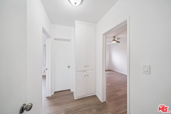 Building Photo - 217 S Carondelet St