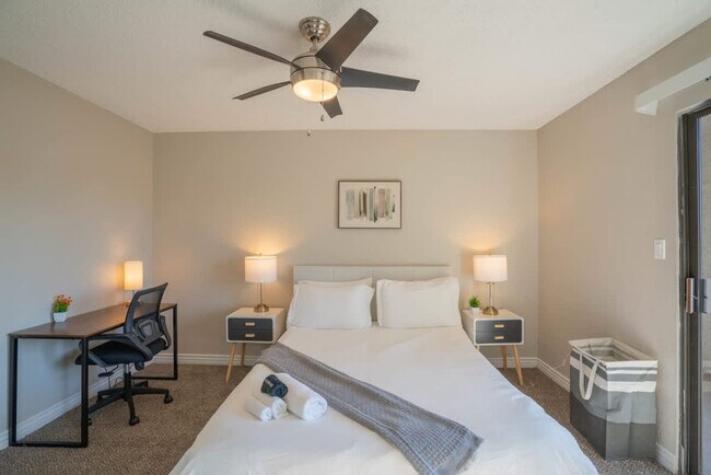 Building Photo - 8570 E McDowell Rd