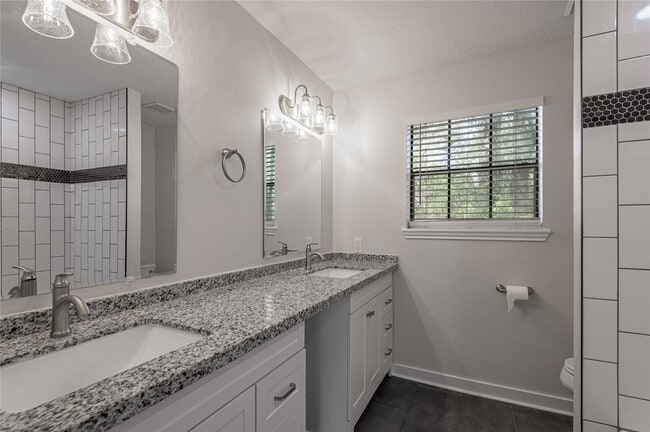 Building Photo - 2401 Sycamore Ave