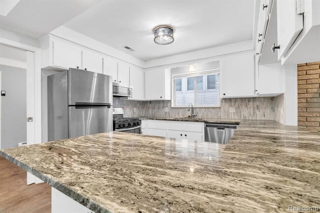 Building Photo - 640 Cumberland St