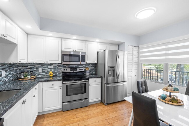 Building Photo - 550 SW 138th Ave