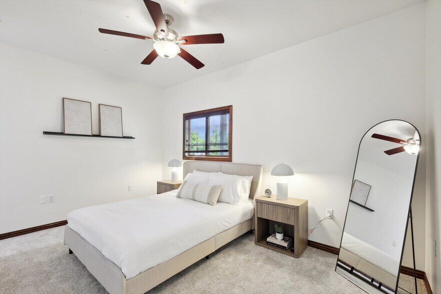 Building Photo - 12161 Hill Country Cir