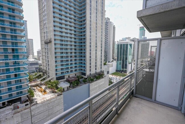 Building Photo - 690 SW 1st Ct