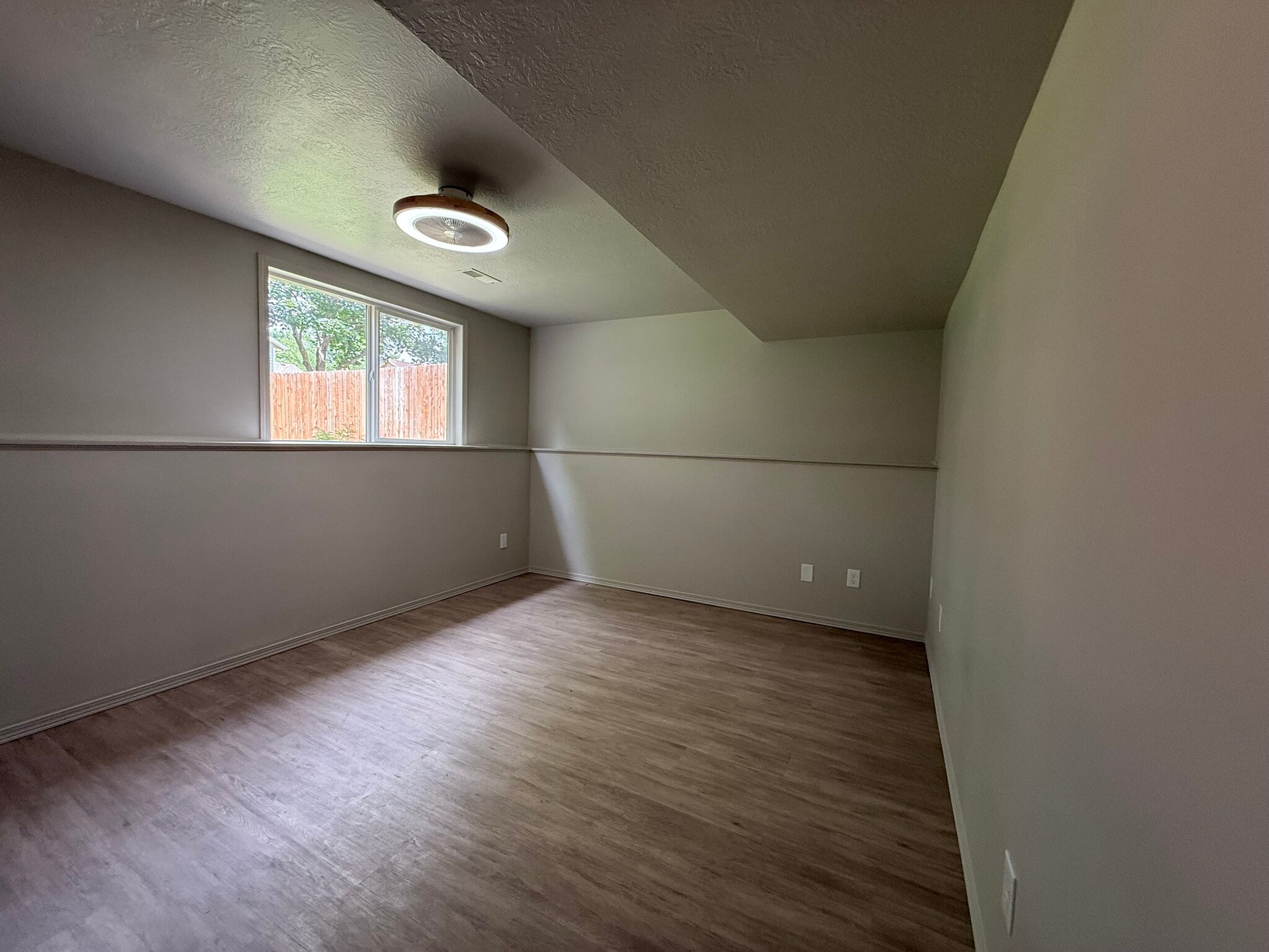 Downstairs bedroom - 2005 S Gordon Dr