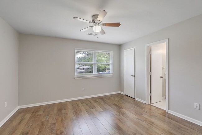 Building Photo - Gorgeous Family Home in Summerville!