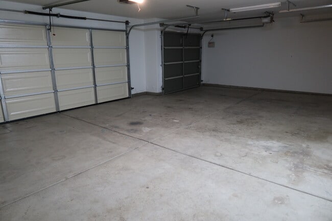 Building Photo - 305 Alysheba Dr