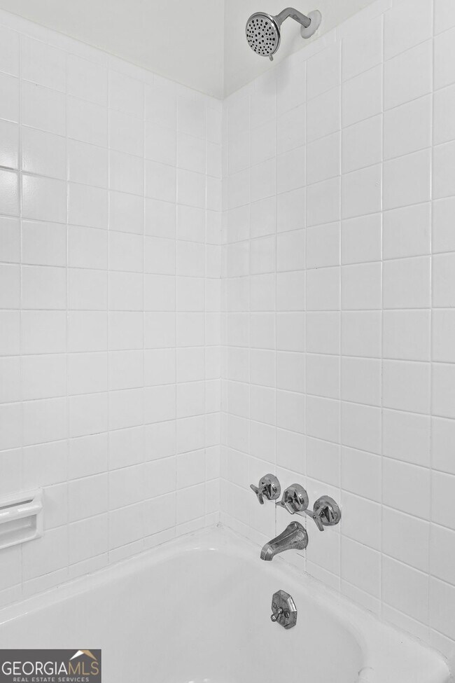 Building Photo - 215 Lagrange St