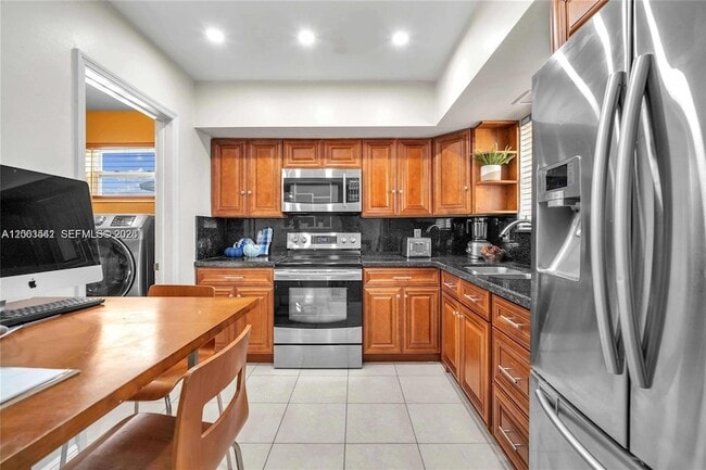 Building Photo - 2825 SW 5th St