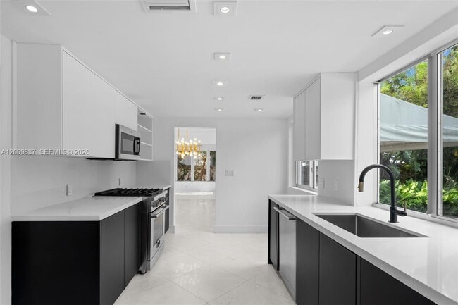 Building Photo - 114-113 3rd San Marino Terrace