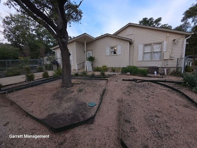 Building Photo - 3/2 Remodeled Home in Lampasas