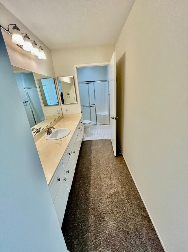 Building Photo - Beautiful 2bd/2bath townhome in La Jolla Community. Large patio.  Laundry and garage