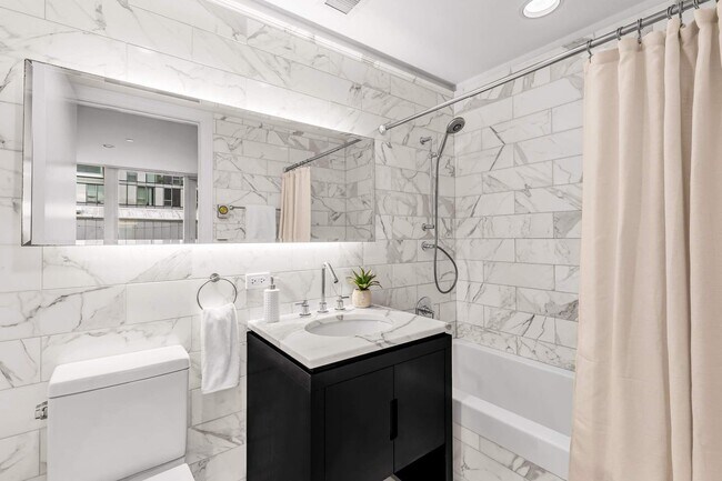 Building Photo - 225 5th Ave