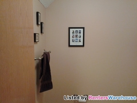 Building Photo - 15644 Garrett Dr