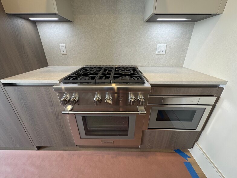 Primary Photo - 300 Franklin St