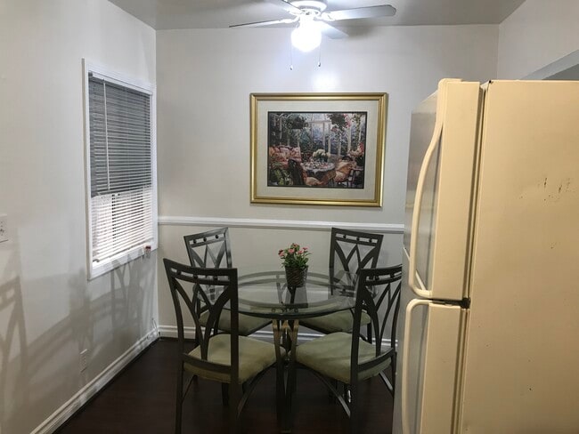 Building Photo - 15863 Victory Blvd