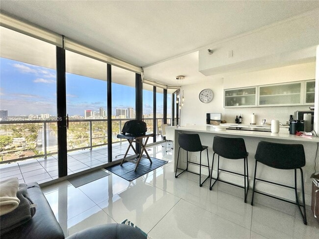 Building Photo - 3640 Yacht Club Dr