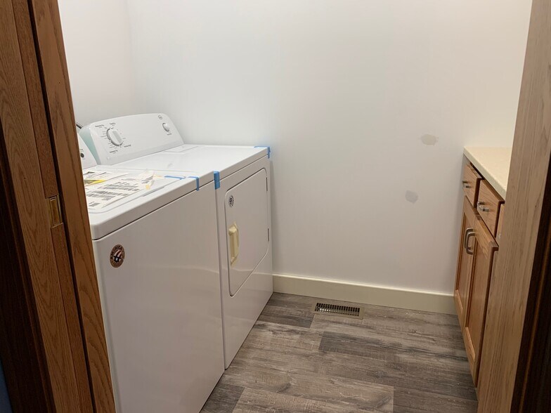 Laundry Room - 501 E Winona Beach Dr